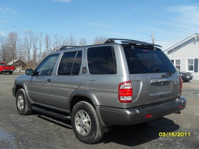 2000 Nissan Pathfinder SE
