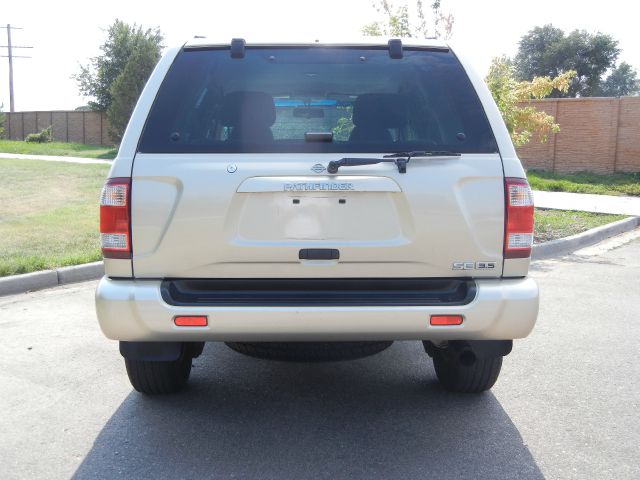 2001 Nissan Pathfinder Unknown