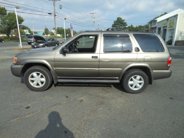 2001 Nissan Pathfinder AWD W/leatherroof (7pass)