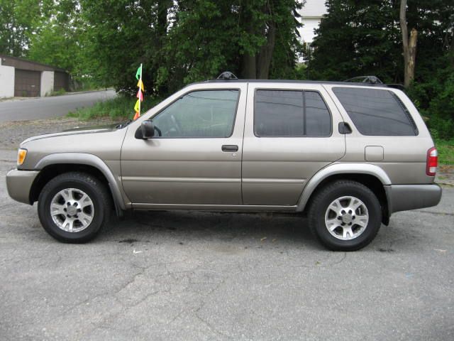 2001 Nissan Pathfinder EX-L W/ DVD System
