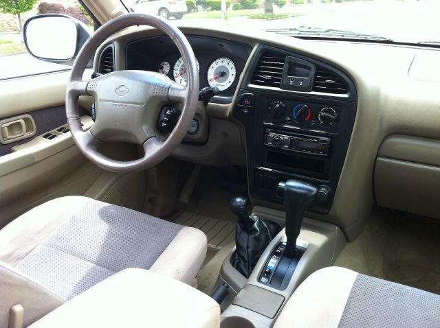 2001 Nissan Pathfinder EX-L W/ DVD System