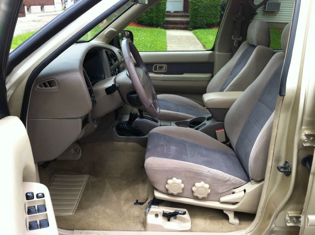 2001 Nissan Pathfinder EX-L W/ DVD System