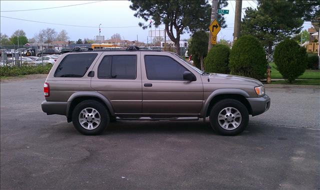 2001 Nissan Pathfinder SE