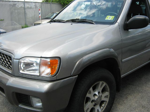 2001 Nissan Pathfinder EX-L W/ DVD System