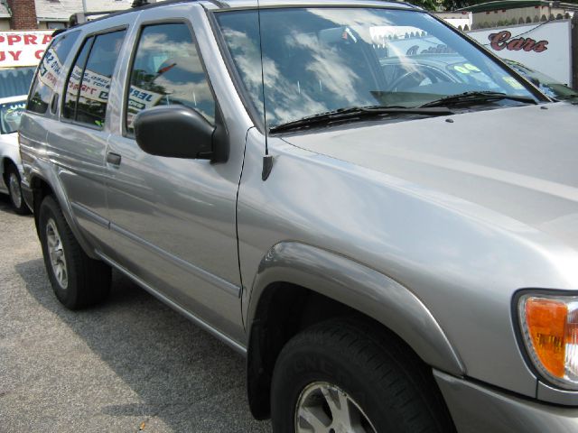 2001 Nissan Pathfinder EX-L W/ DVD System