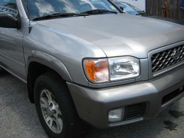 2001 Nissan Pathfinder EX-L W/ DVD System