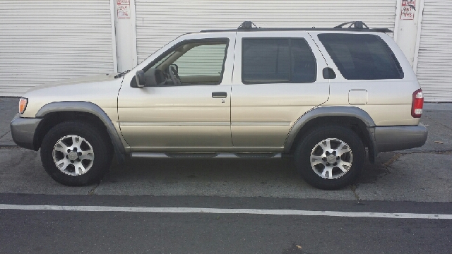 2001 Nissan Pathfinder I-290 S