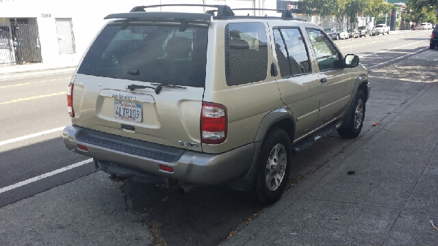2001 Nissan Pathfinder I-290 S