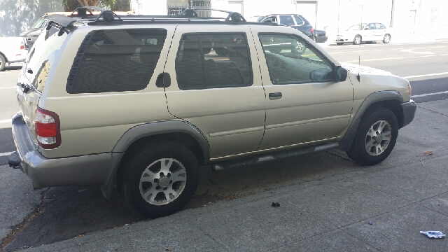 2001 Nissan Pathfinder I-290 S