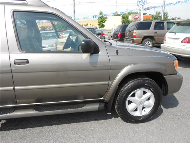 2002 Nissan Pathfinder EX-L W/ DVD System