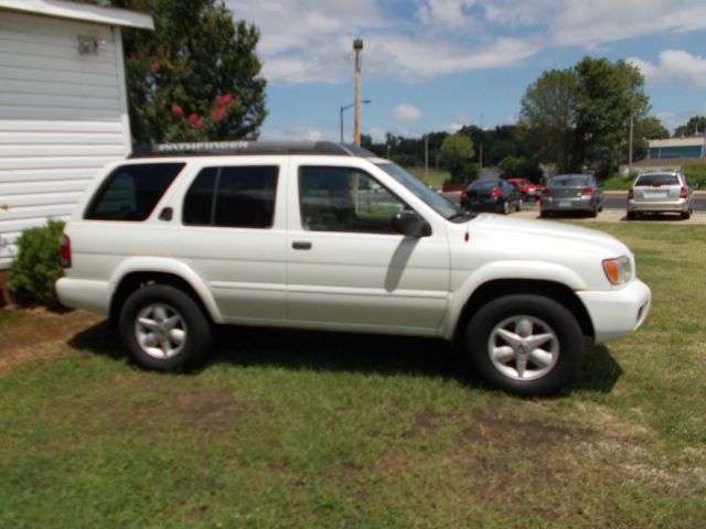 2002 Nissan Pathfinder EX-L W/ DVD System