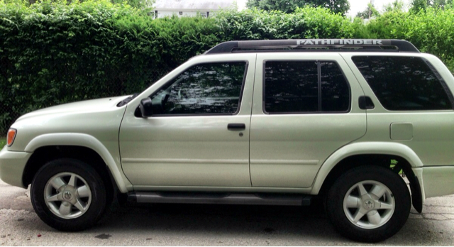 2002 Nissan Pathfinder EX-L W/ DVD System