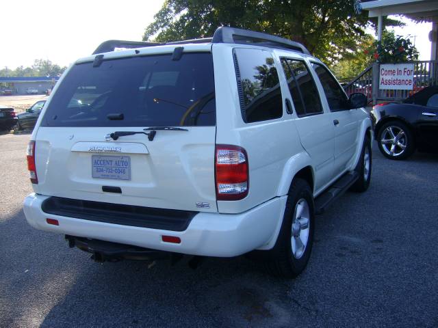 2003 Nissan Pathfinder 4dr Sdn Auto GLS w/XM