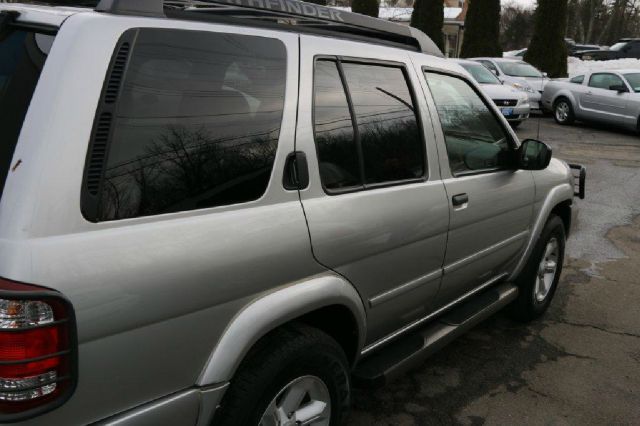 2004 Nissan Pathfinder EX-L W/ DVD System