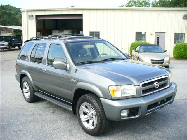 2004 Nissan Pathfinder Rallye Sedan