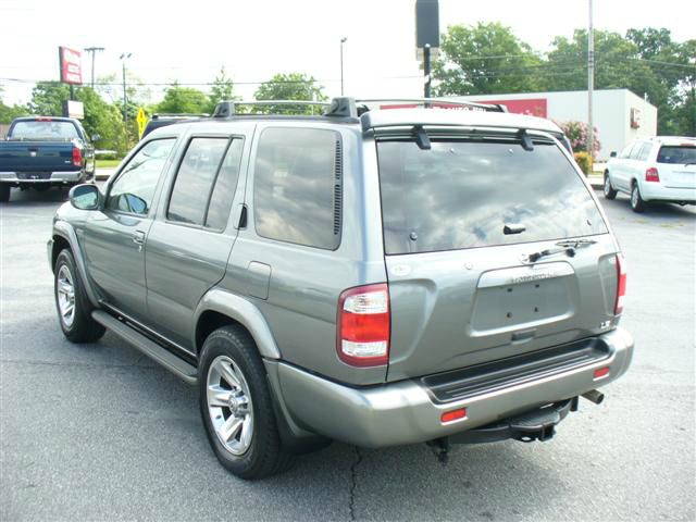 2004 Nissan Pathfinder Rallye Sedan