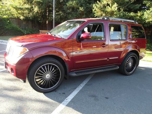2005 Nissan Pathfinder LX V-6