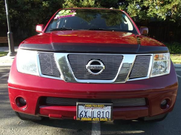 2005 Nissan Pathfinder LX V-6