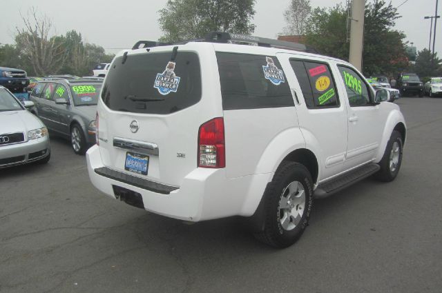 2005 Nissan Pathfinder EX-L W/ DVD System