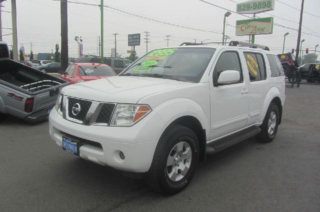 2005 Nissan Pathfinder EX-L W/ DVD System