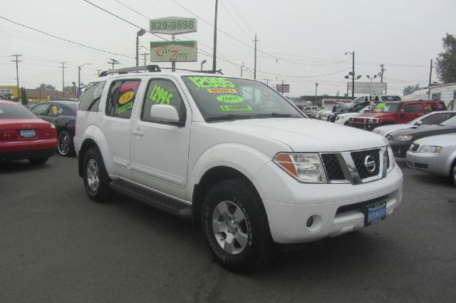 2005 Nissan Pathfinder EX-L W/ DVD System