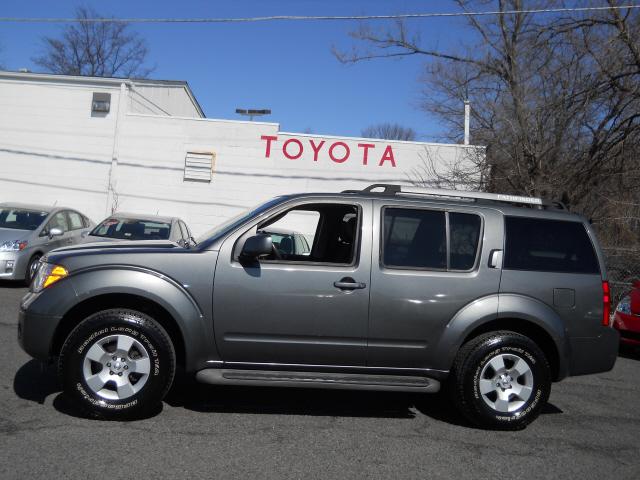 2005 Nissan Pathfinder SE