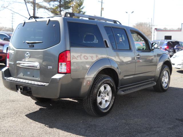 2005 Nissan Pathfinder SE