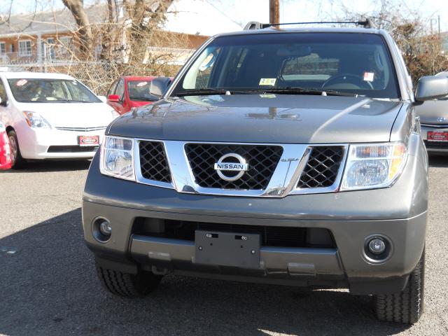 2005 Nissan Pathfinder SE