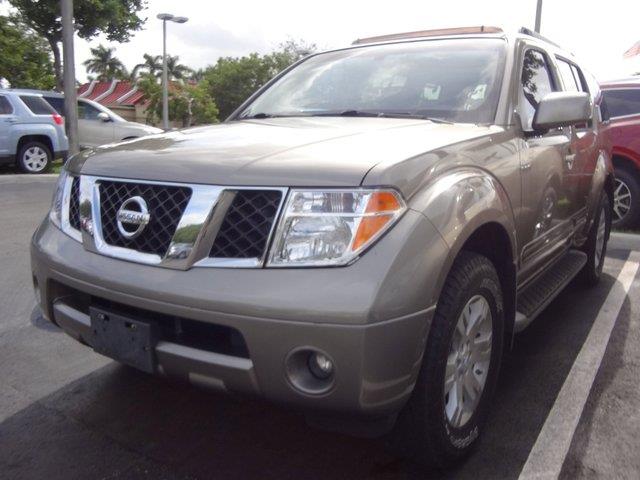 2005 Nissan Pathfinder Touring / AWD