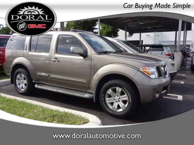 2005 Nissan Pathfinder Touring / AWD
