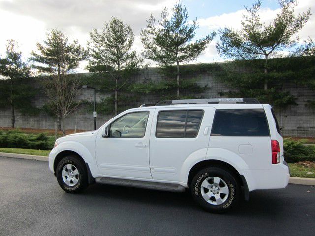 2005 Nissan Pathfinder EX-L W/ DVD System