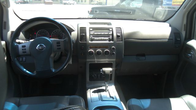 2005 Nissan Pathfinder EX-L W/ DVD System