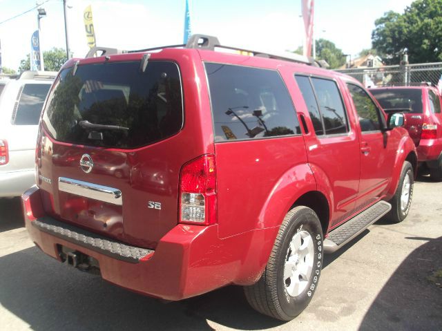 2005 Nissan Pathfinder EX-L W/ DVD System