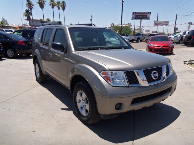 2005 Nissan Pathfinder LX V-6