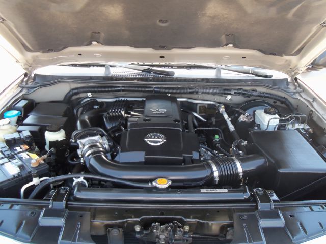 2005 Nissan Pathfinder LX V-6