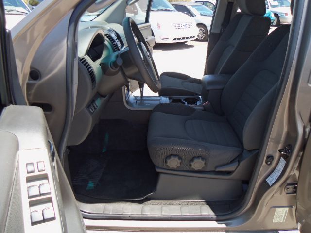 2005 Nissan Pathfinder LX V-6