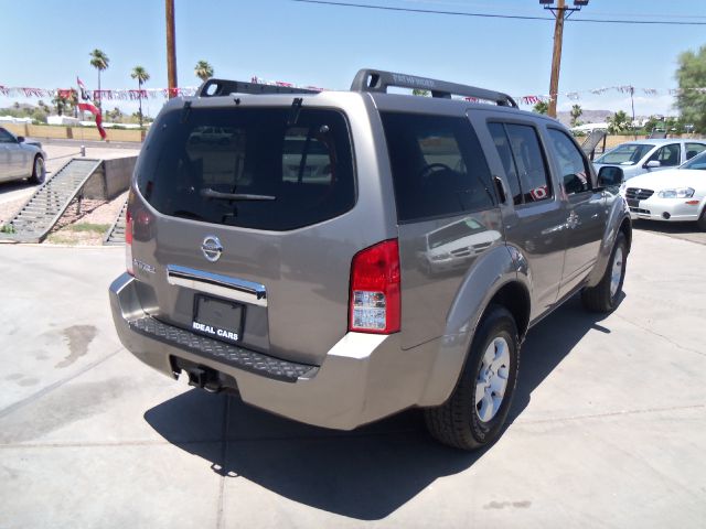 2005 Nissan Pathfinder LX V-6