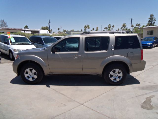2005 Nissan Pathfinder LX V-6
