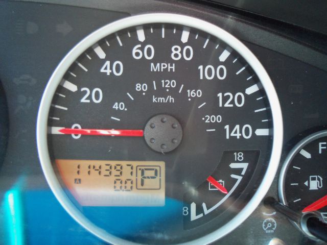 2005 Nissan Pathfinder LX V-6