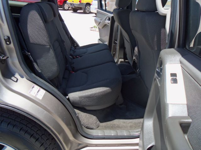 2005 Nissan Pathfinder LX V-6