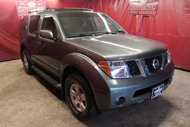 2005 Nissan Pathfinder SE