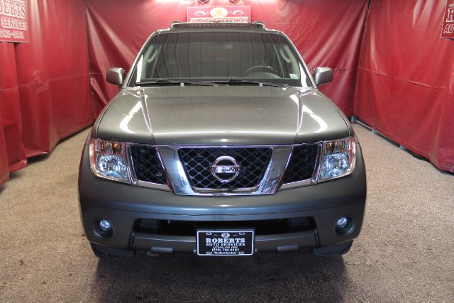 2005 Nissan Pathfinder SE