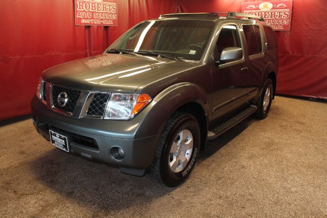 2005 Nissan Pathfinder SE