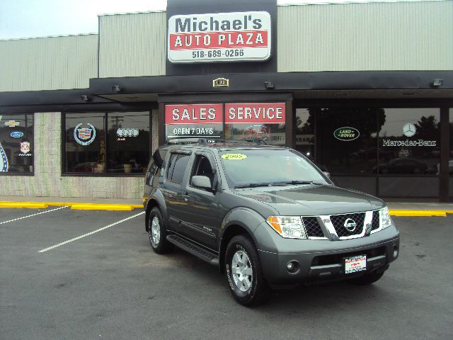 2005 Nissan Pathfinder EX-L W/ DVD System
