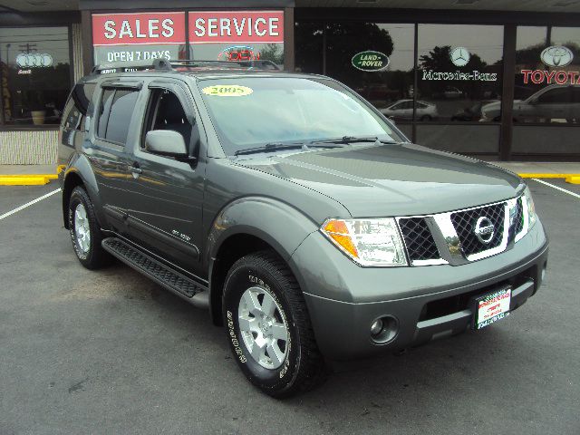 2005 Nissan Pathfinder EX-L W/ DVD System