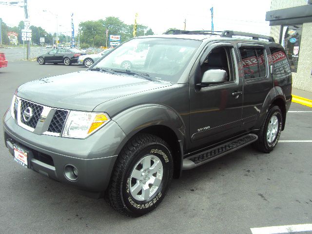 2005 Nissan Pathfinder EX-L W/ DVD System