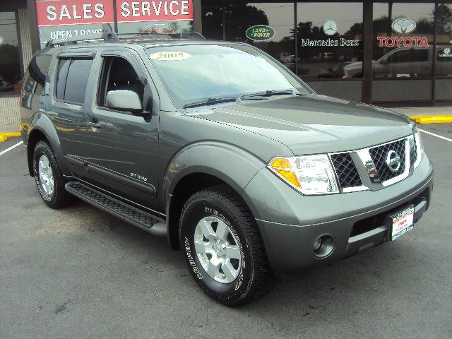 2005 Nissan Pathfinder EX-L W/ DVD System