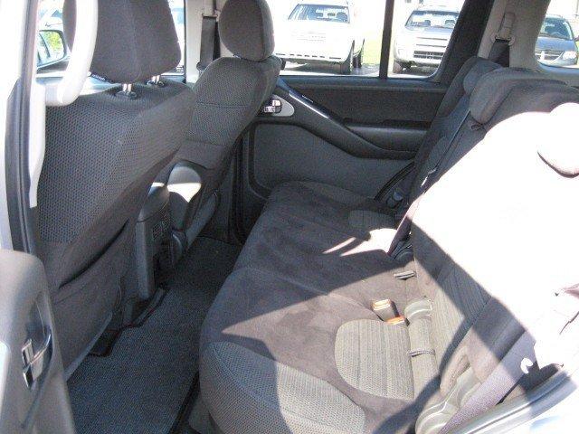 2005 Nissan Pathfinder SE