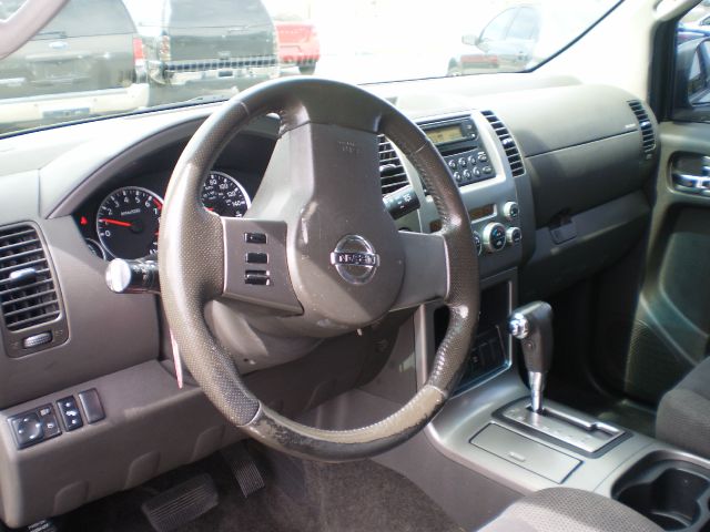 2005 Nissan Pathfinder LX V-6