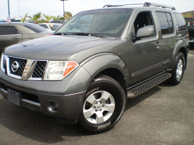 2005 Nissan Pathfinder LX V-6